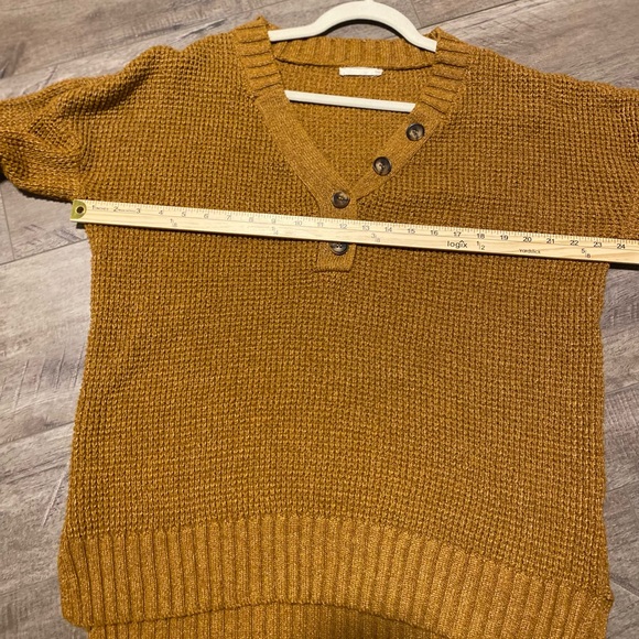 New In Oversized Caramel Colored Waffle Knit Button V Neck Sweater - Picture 5 of 7
